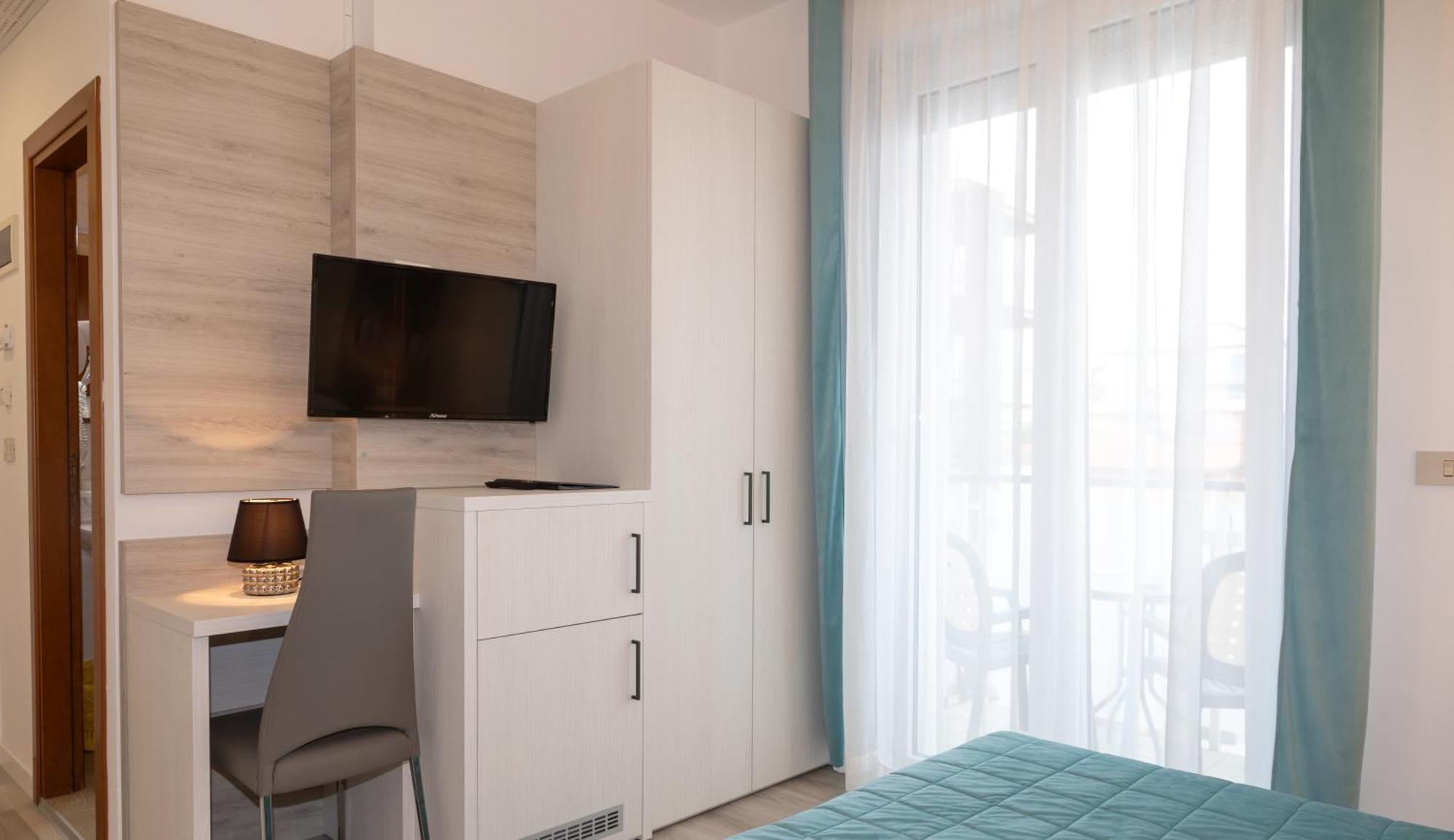 לידו די ג'סולו Hotel & Aparthotel Carinthia S מראה חיצוני תמונה