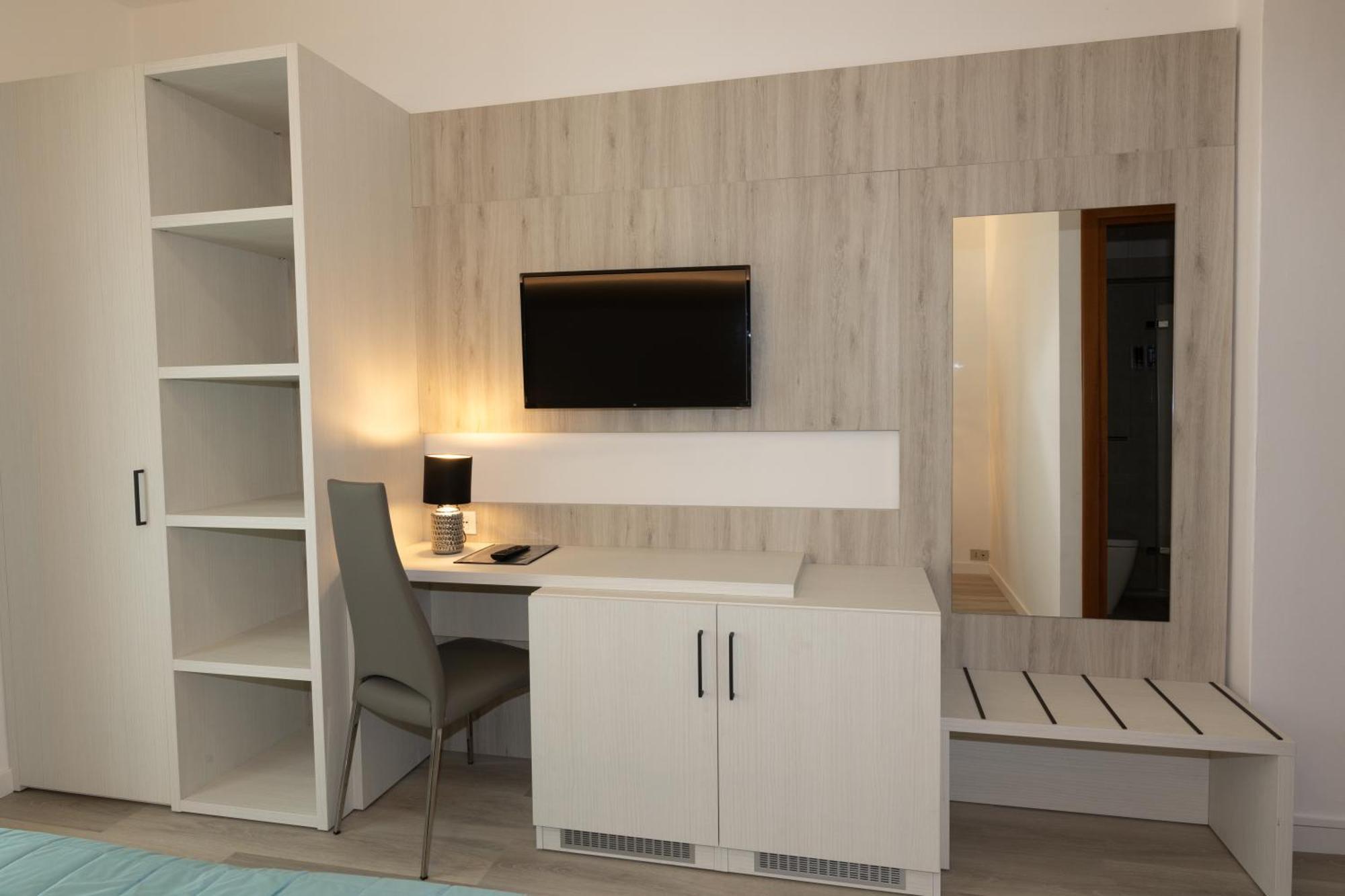 לידו די ג'סולו Hotel & Aparthotel Carinthia S מראה חיצוני תמונה