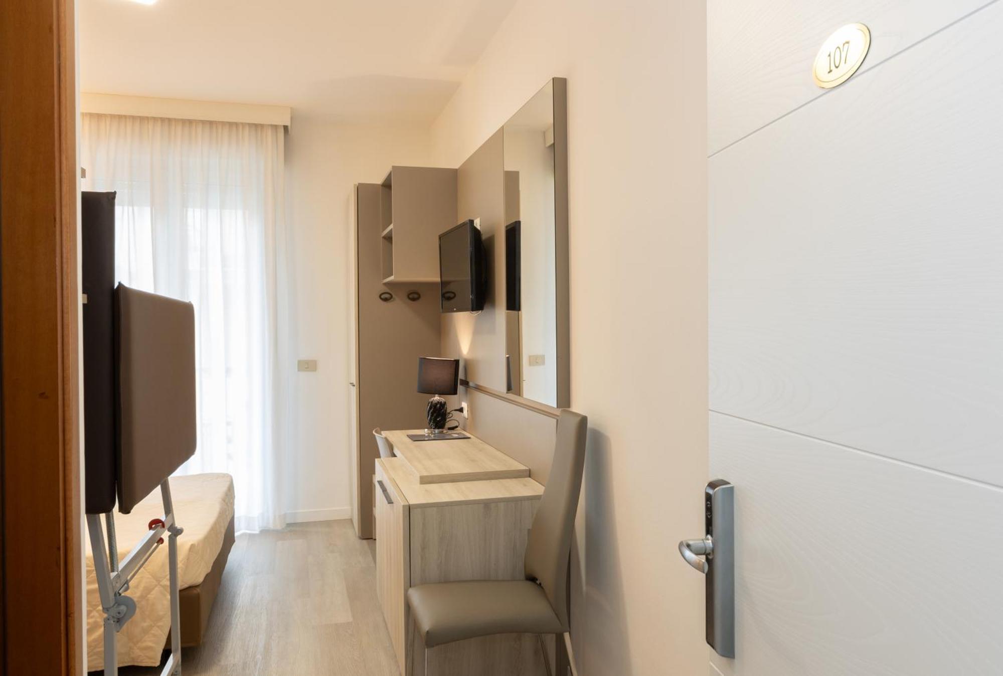 לידו די ג'סולו Hotel & Aparthotel Carinthia S מראה חיצוני תמונה