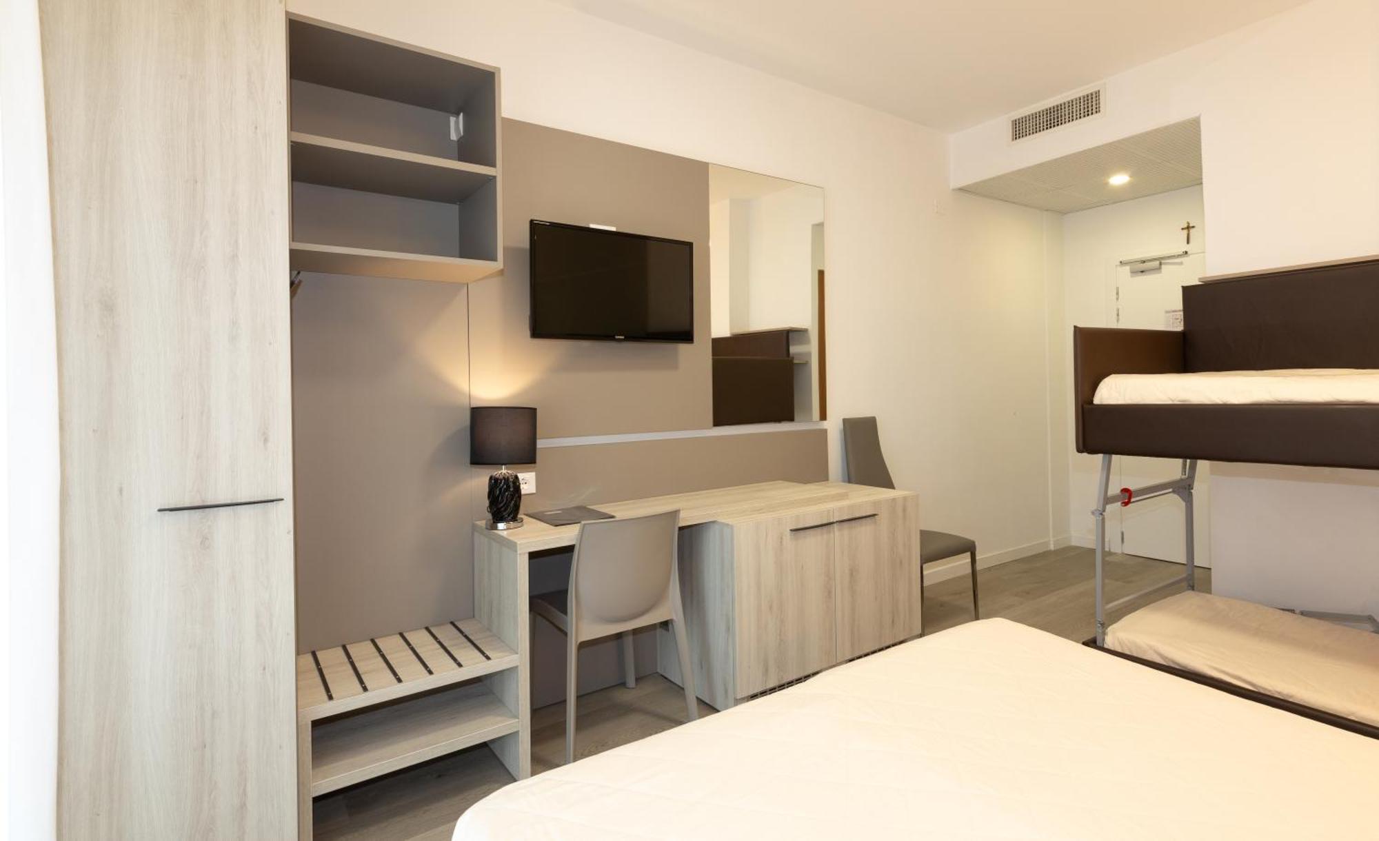 לידו די ג'סולו Hotel & Aparthotel Carinthia S מראה חיצוני תמונה