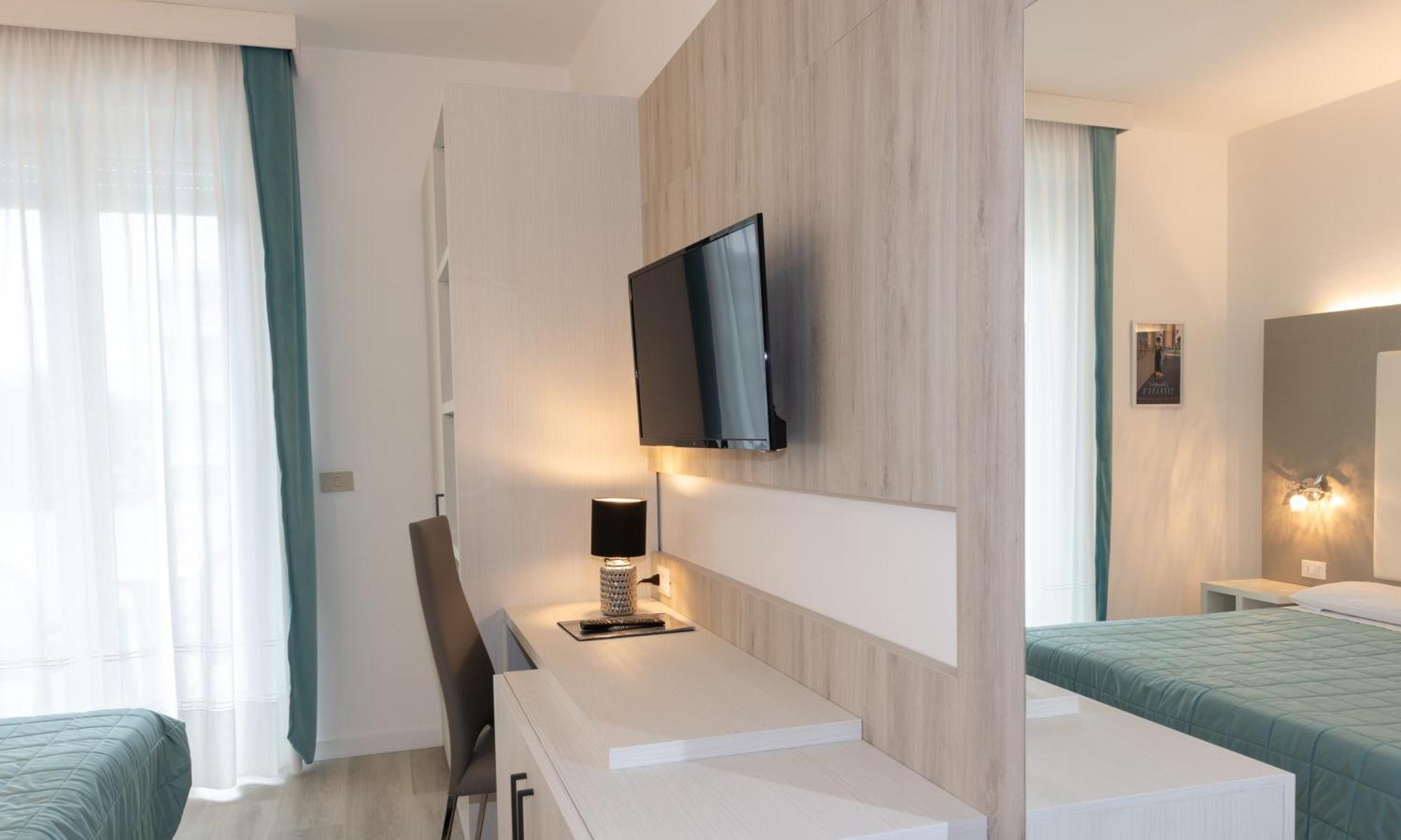 לידו די ג'סולו Hotel & Aparthotel Carinthia S מראה חיצוני תמונה